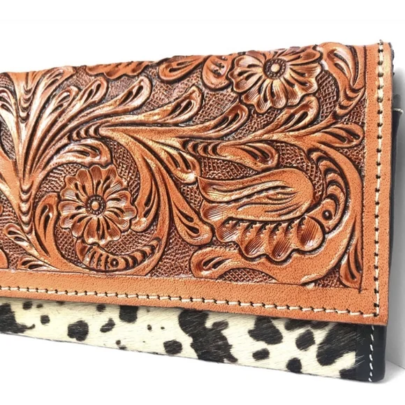 LAST ONE!! Gorgeous Handmade/Hand Carved Genuine Leather Western Style Wallet - Picture 3 of 10